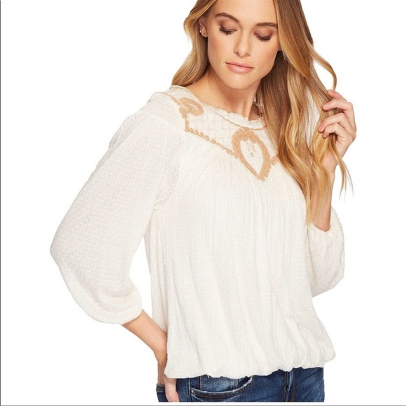 Free People Tops - FREE PEOPLE Begonia Sand Embroidered Boho Top Size Small